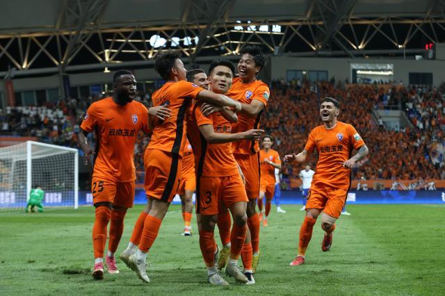 kaiyun-【中超】让2追3！徐宏杰抽射破门 玉昆3比2逆转泰山