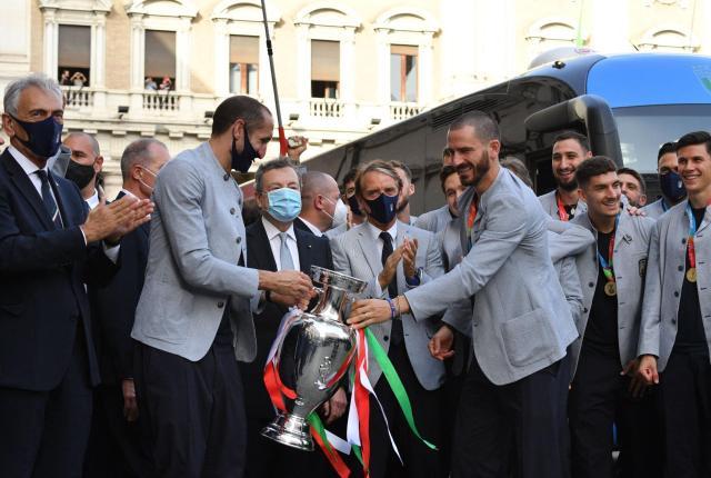 开云APP-总统接见意大利队,曼奇尼回应英格兰扎心一幕